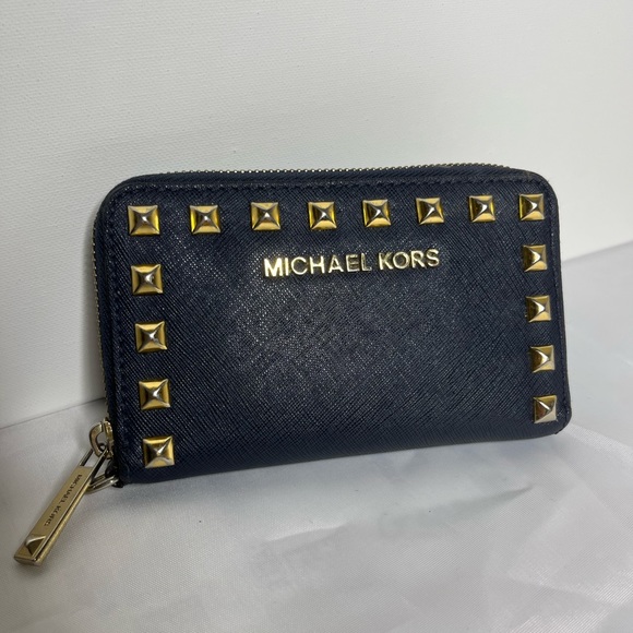 Michael Kors Selma Wallet - Picture 2 of 7